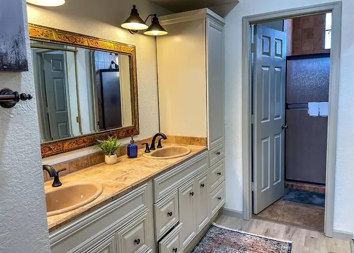 Lakefront Hacienda With Pool, Hot-tub, Tennis * Chandler
