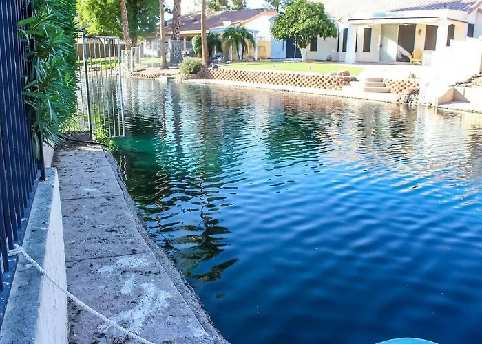 Holiday home Lakefront Hacienda With Pool, Hot-tub, Tennis *
