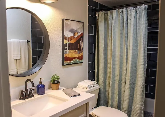 Lakefront Hacienda With Pool, Hot-tub, Tennis * Chandler