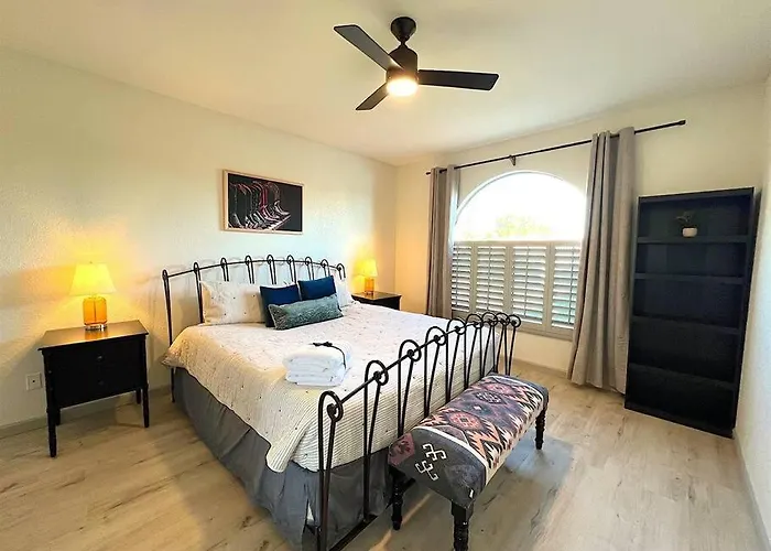 Lakefront Hacienda With Pool, Hot-tub, Tennis *