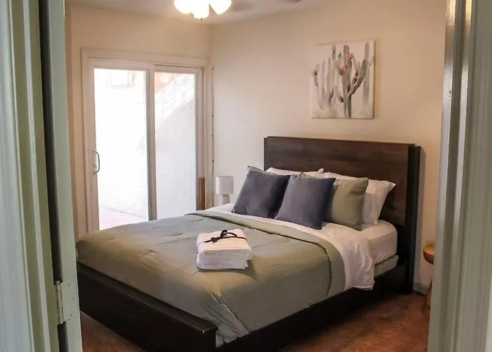 Lakefront Hacienda With Pool, Hot-tub, Tennis Holiday home Chandler